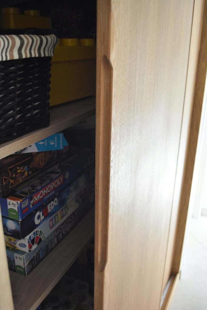 Aménagement intérieur de placard avec étagères sur crémaillères et rangements modulables, projet à Gagnac-sur-Garonne